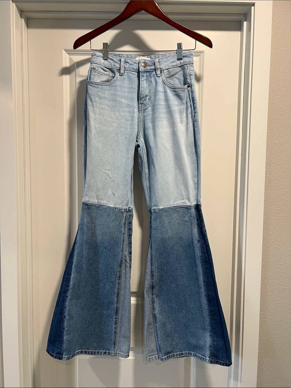 Shyanne Women’s Three Toned Seamed Light Wash High Rise Jeans Size 27s